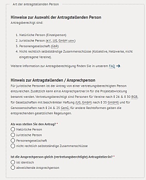 Online-Antragsformular mit Feldern zur Auswahl einer antragstellende Person. Hier kann ausgewählt werden, ob es eine natürliche Person, eine juristische Person, eine Personengesellschaft oder ein nicht rechtlich selbstständiger Zusammenschluss ist. Außerdem kann ausgewählt werden, ob es eine Ansprechperson gibt.