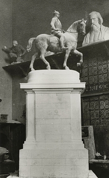 Plaster model of the Bremen Bismarck monument in the workshop of the sculptor Adolf von Hildebrand, Munich 1908 (Staatsarchiv Bremen)