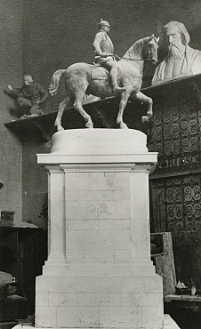 Plaster model of the Bremen Bismarck monument in the workshop of the sculptor Adolf von Hildebrand, Munich 1908 (Staatsarchiv Bremen)