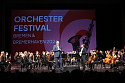 Bürgermeister Andreas Bovenschulte und Marc Niemann bei der Eröffnung des Orchesterfestivals auf der Bühne im Stadttheater Bremerhaven.